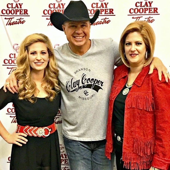 Meet your Posher, Traci - Picture 5 of 5